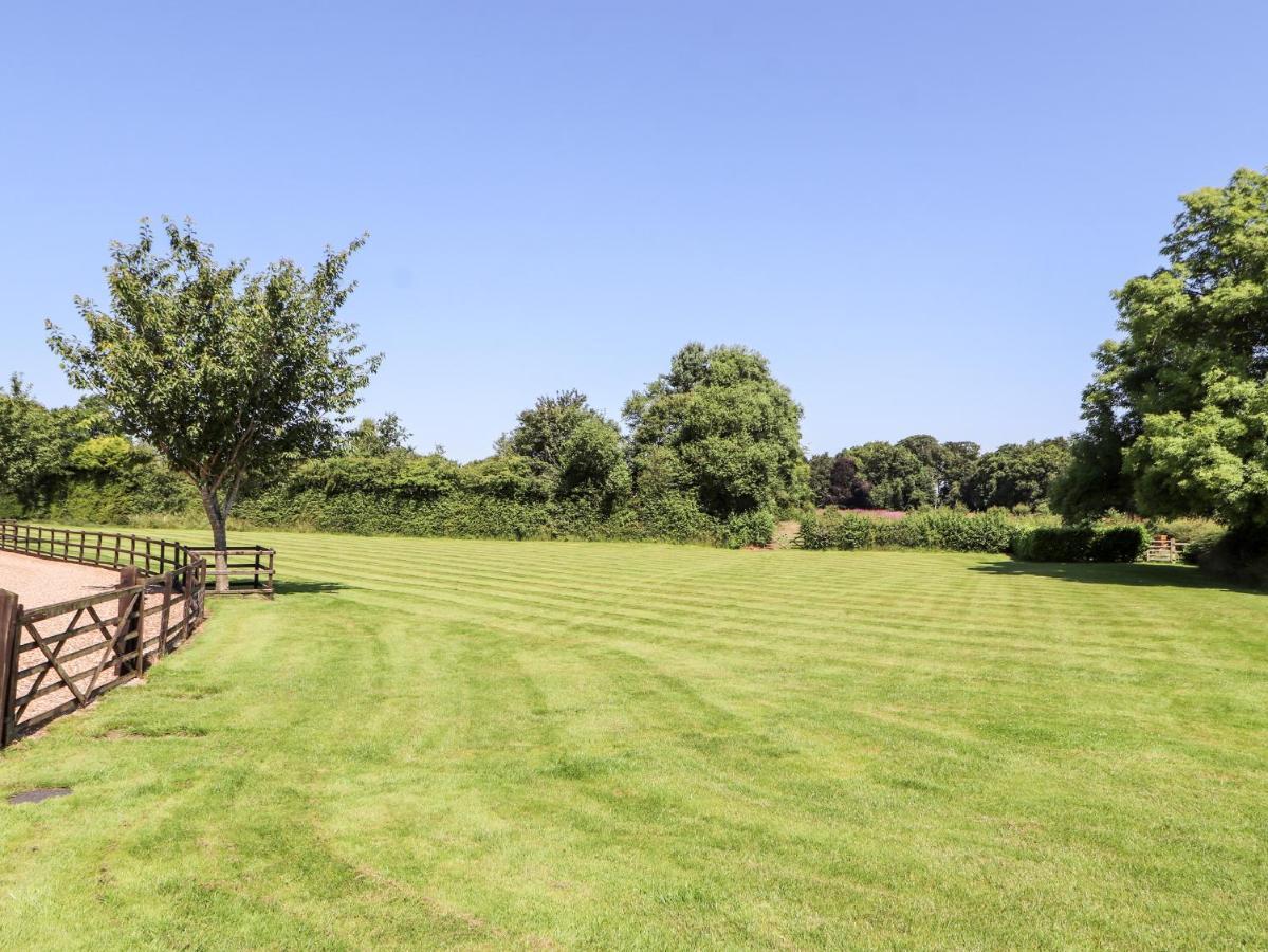 Honeysuckle Farmhouse ทาร์พอร์ลีย์ ภายนอก รูปภาพ
