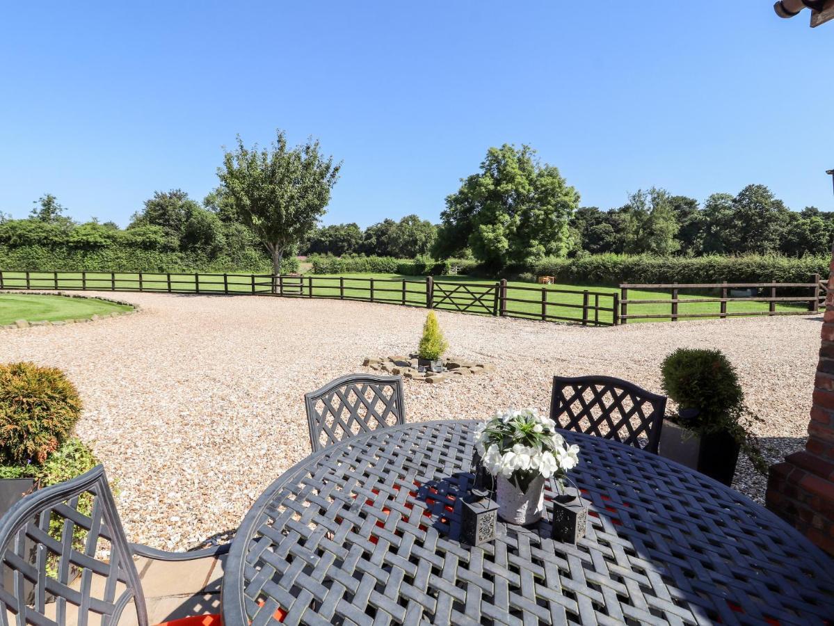 Honeysuckle Farmhouse ทาร์พอร์ลีย์ ภายนอก รูปภาพ
