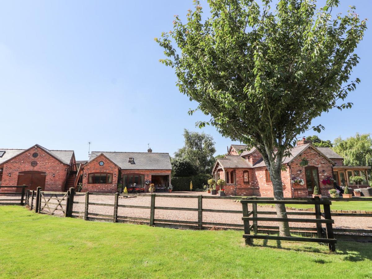 Honeysuckle Farmhouse ทาร์พอร์ลีย์ ภายนอก รูปภาพ