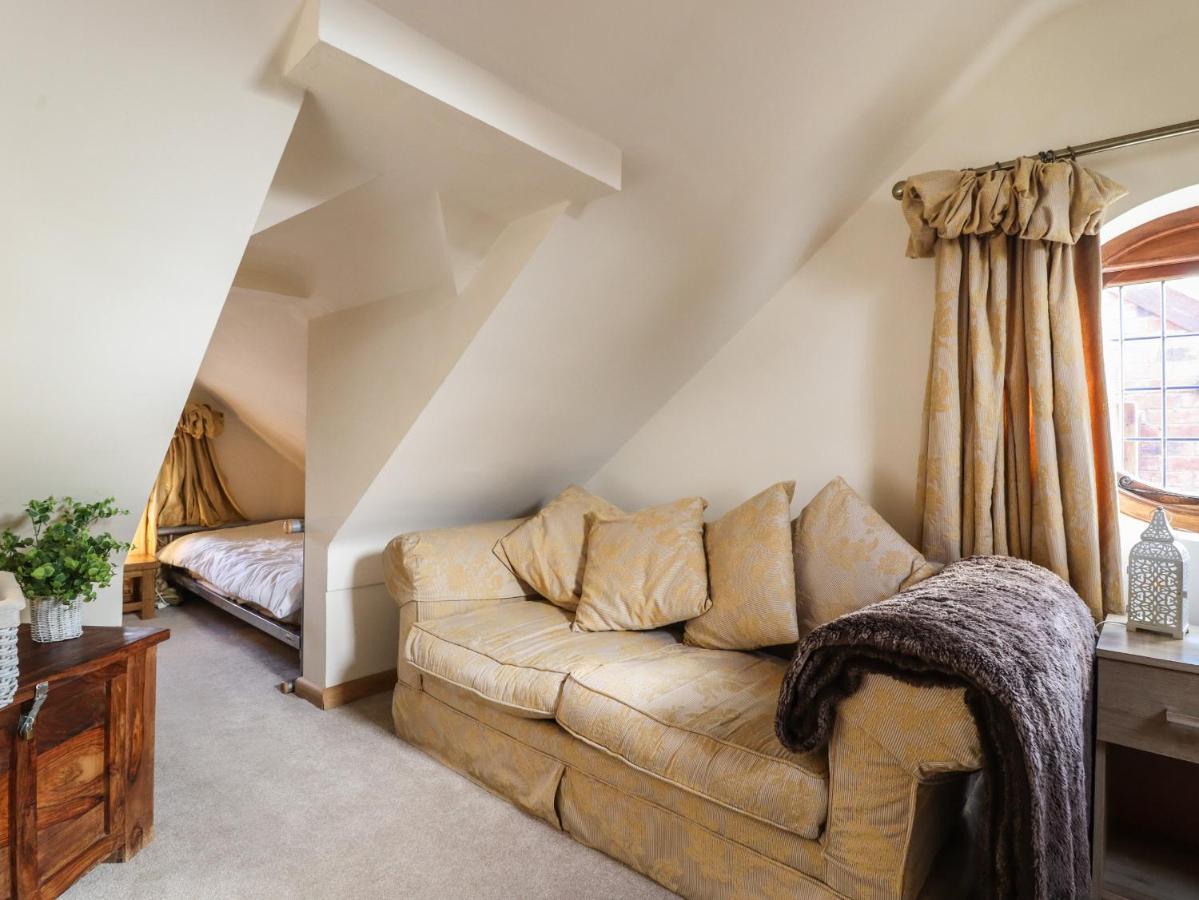 Honeysuckle Farmhouse ทาร์พอร์ลีย์ ภายนอก รูปภาพ