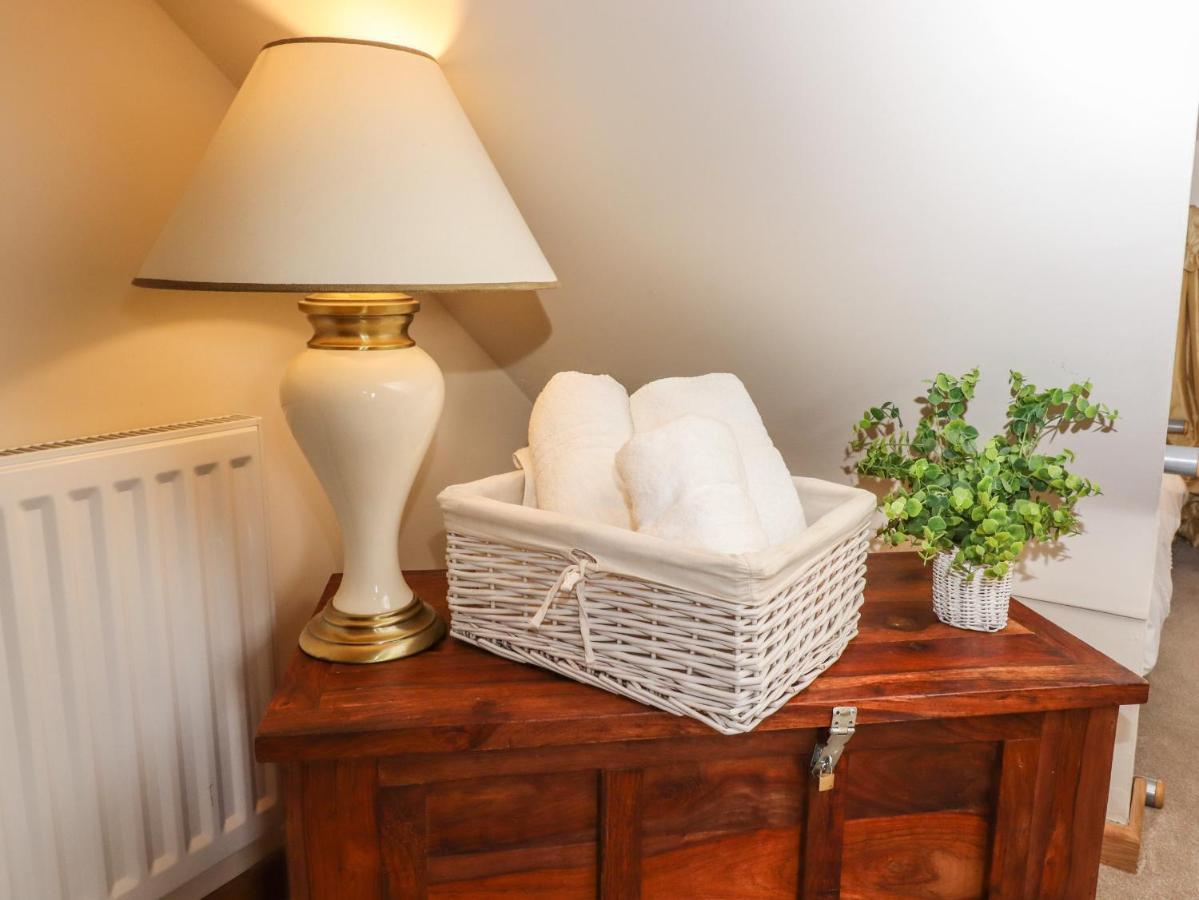 Honeysuckle Farmhouse ทาร์พอร์ลีย์ ภายนอก รูปภาพ